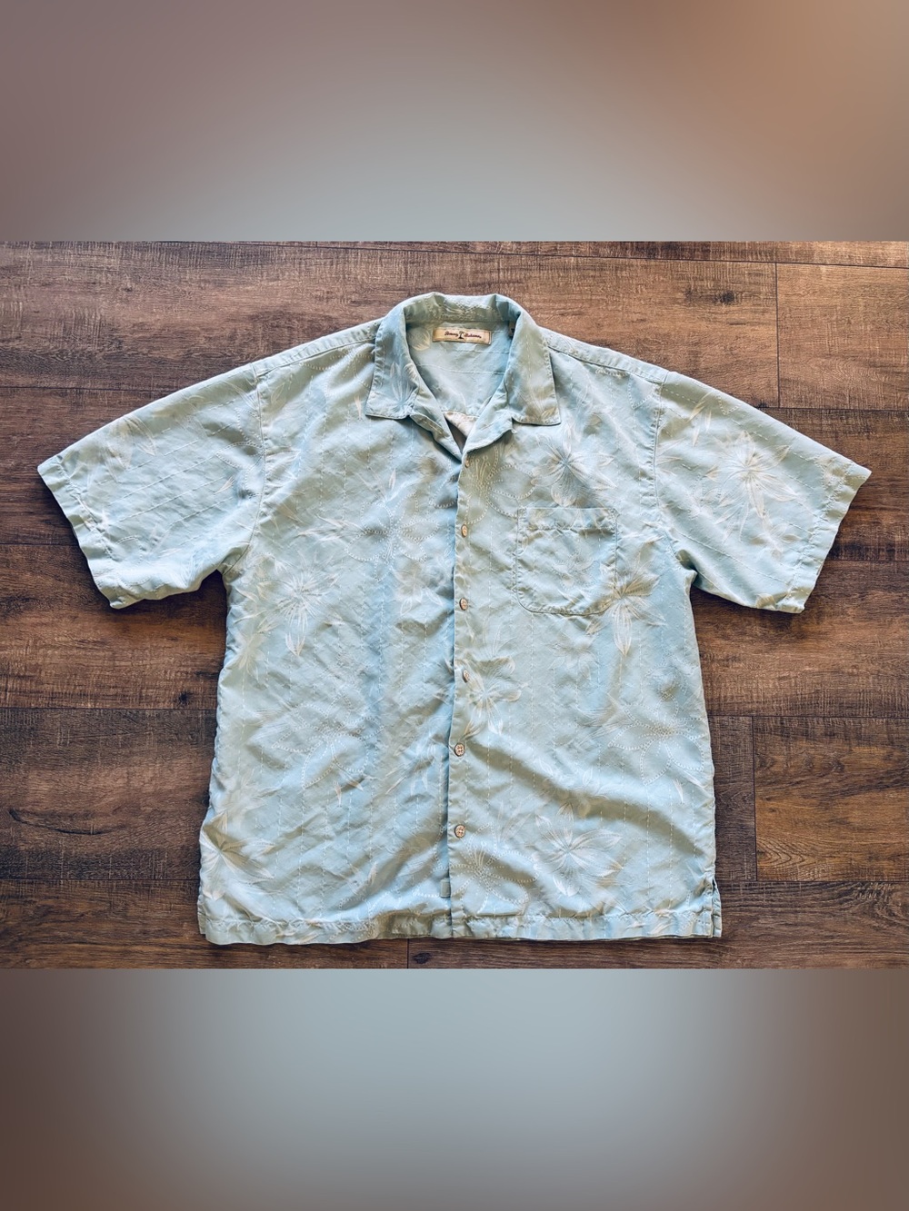 Tommy Bahama Men’s Size Large 100% Silk Tropical Short Sleeve Button Down Shirt